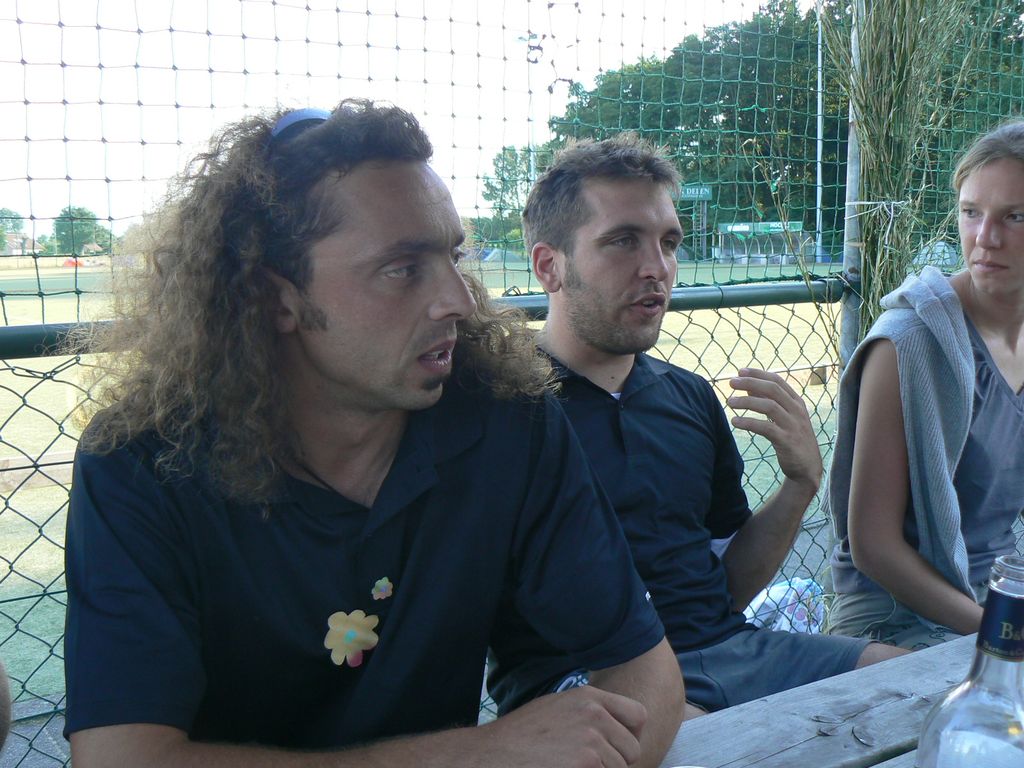 25 attention phil, hugo va te doubler!
